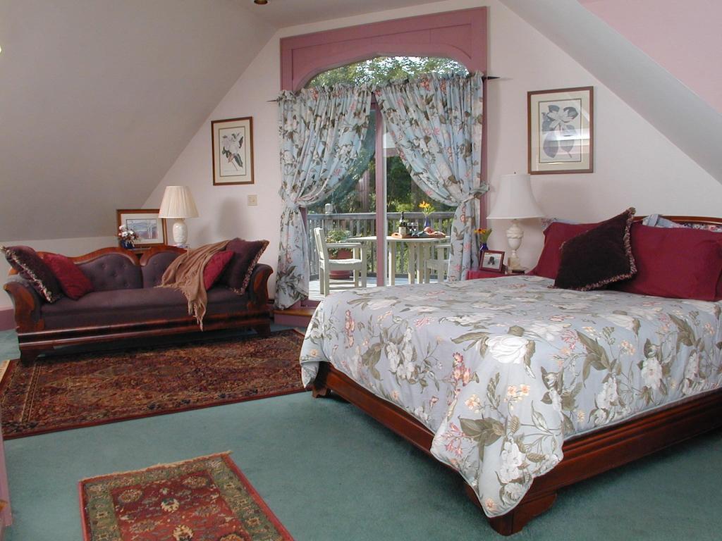 The Notchland Inn Bartlett Room photo
