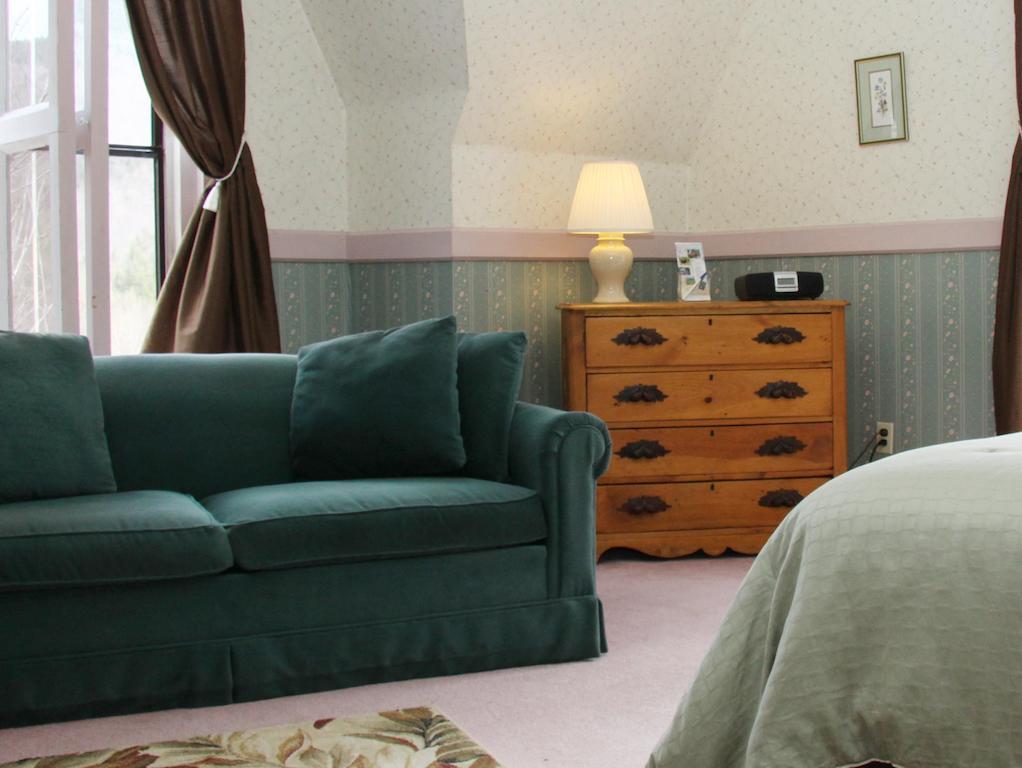 The Notchland Inn Bartlett Room photo