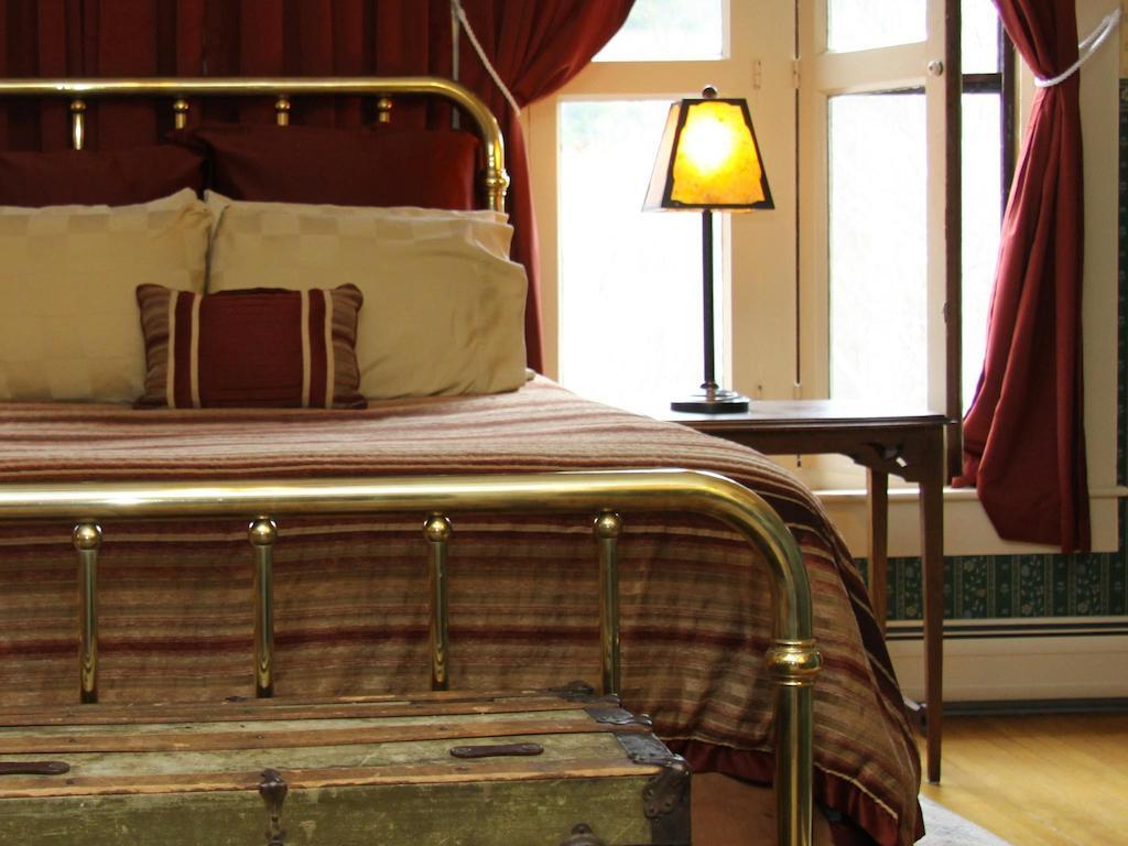 The Notchland Inn Bartlett Room photo