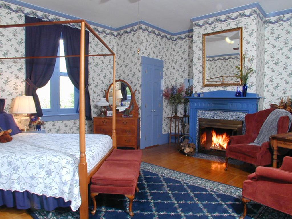 The Notchland Inn Bartlett Room photo