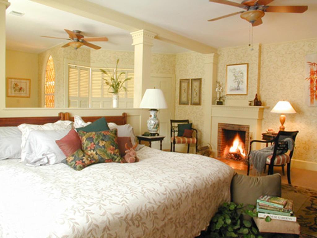 The Notchland Inn Bartlett Room photo
