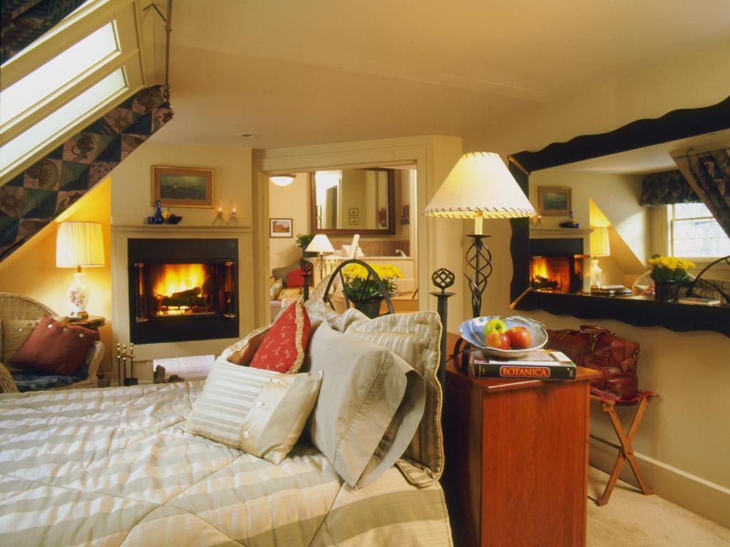 The Notchland Inn Bartlett Room photo