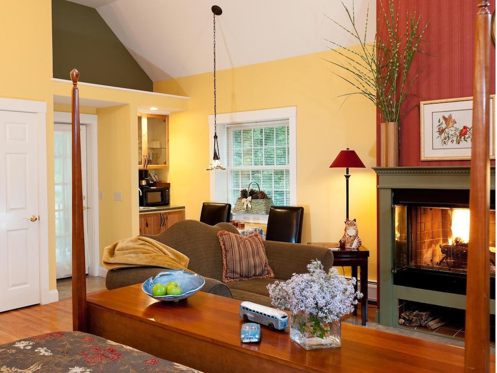 The Notchland Inn Bartlett Room photo