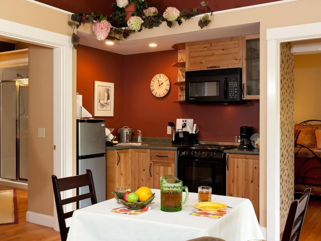 The Notchland Inn Bartlett Room photo